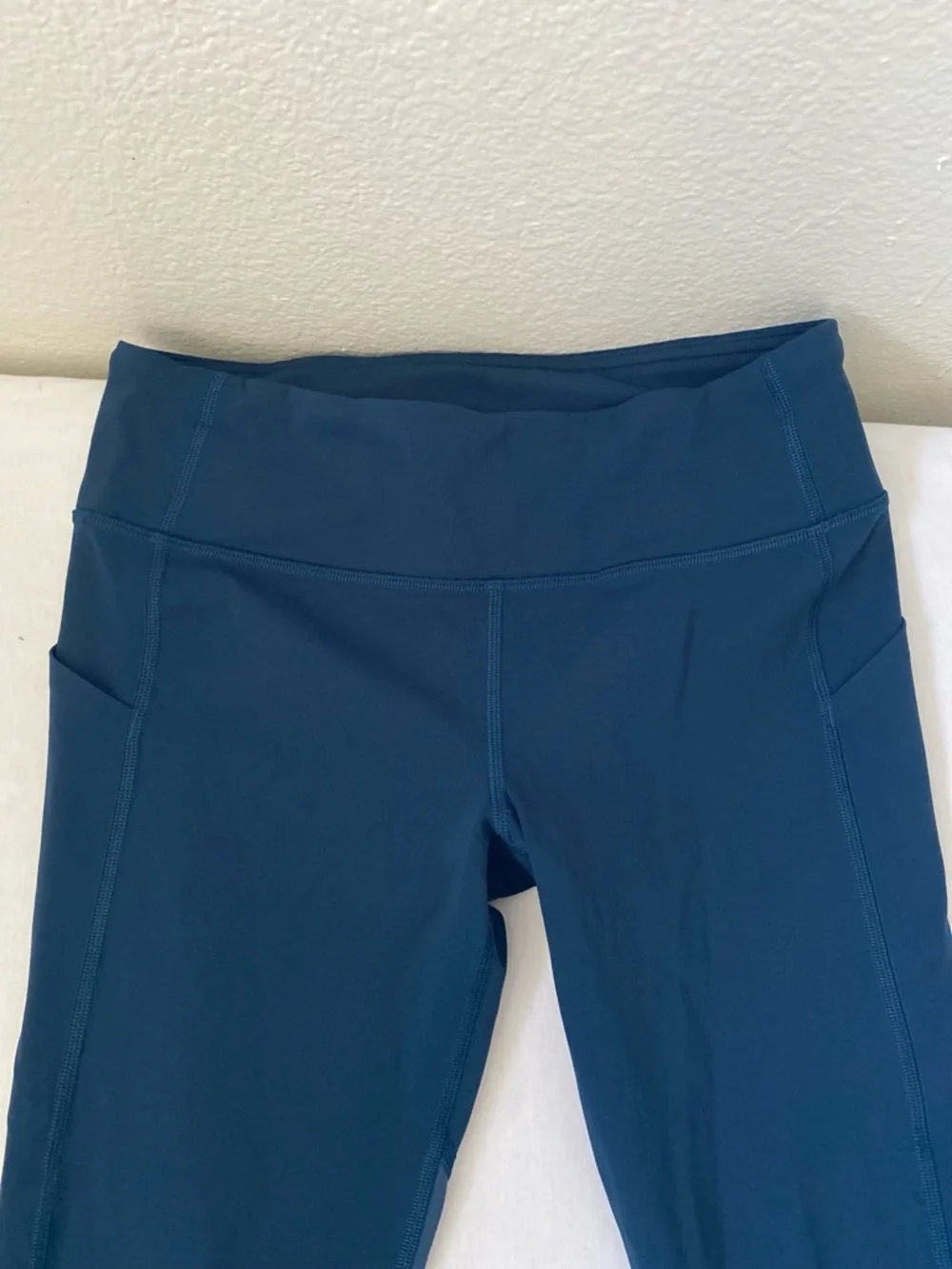lululemon athletica Blue Capri Leggings Size 6